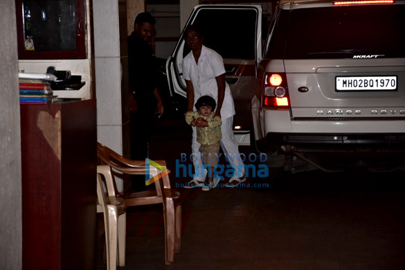 taimur ali khan snapped at his grandmothers house in bandra 2