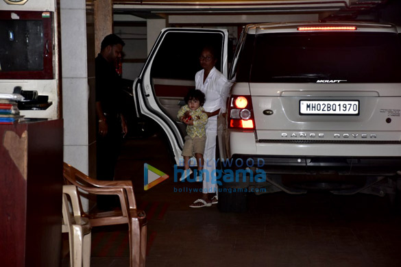 taimur ali khan snapped at his grandmothers house in bandra 4