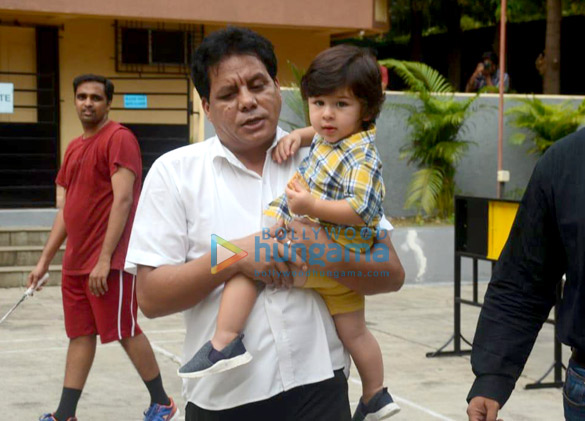 taimur ali khan snapped in bandra 002