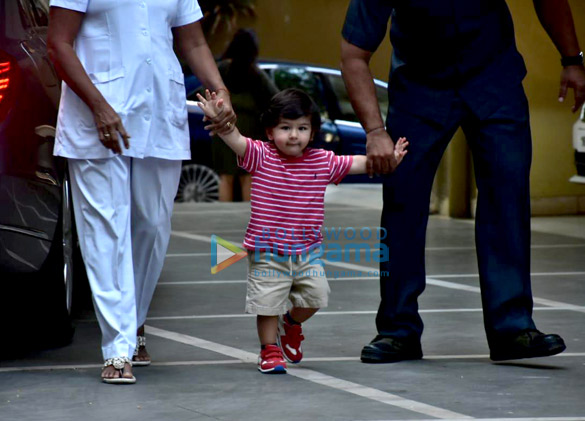 taimur ali khan spotted at play school in bandra 1 5