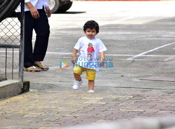 taimur ali khan spotted playing in bandra 5