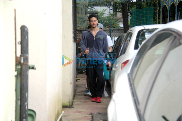 tiger shroff spotted at the dance class in bandra 3