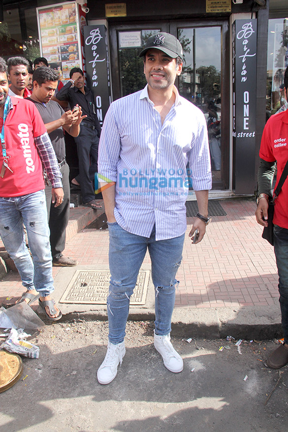 tusshar kapoor spotted at bastian 4