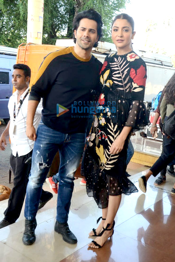 varun dhawan and anushka sharma snapped promoting sui dhaaga made in india on sets of indias best dramebaaz 1