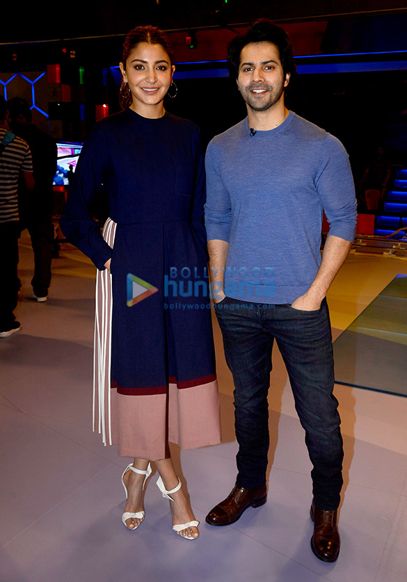 varun dhawan and anushka sharma visits star sports studio to promote the film sui dhaaga made in india on nerolac cricket live 6