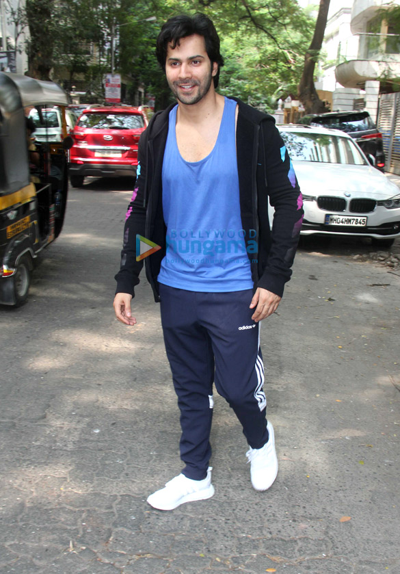 varun dhawan spotted at the gym 4 4