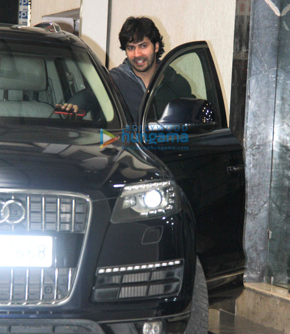 varun dhawan spotted at the gym in bandra 1 3