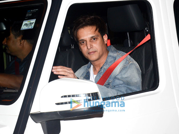 varun dhawan with girl friend and jimmy sheirgill snapped at bandra 2