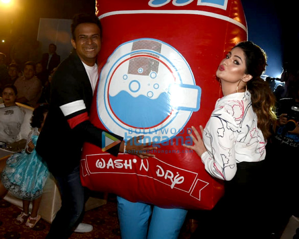 zareen khan launches wash n dry app 4