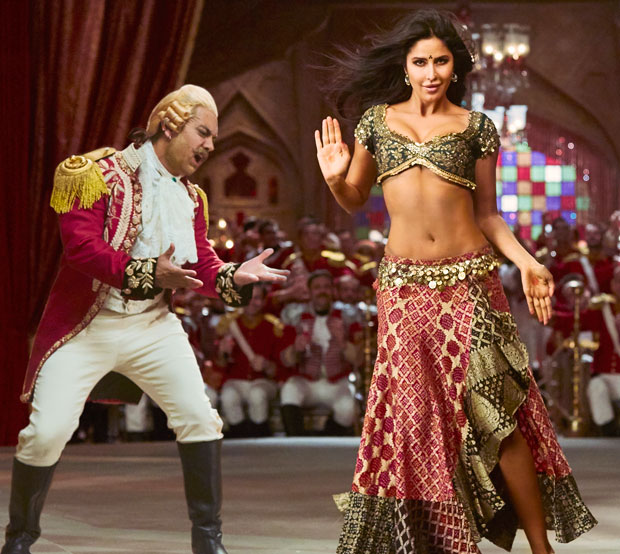 Aamir Khan is mesmerized by Katrina Kaif’s scorching beauty in Thugs of Hindostan’s new song ‘Suraiyya’