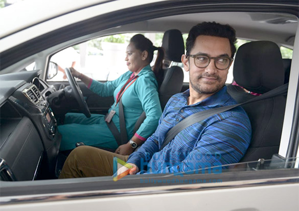 aamir khan snapped travelling to the airport in new delhi 1