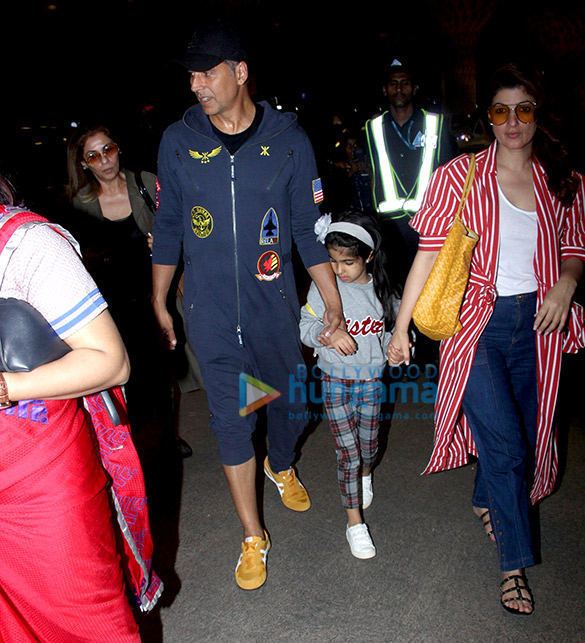 Akshay Kumar, Virat Kohli and others snapped at the airport last night Akshay Kumar, Virat Kohli and others snapped at the airport last night