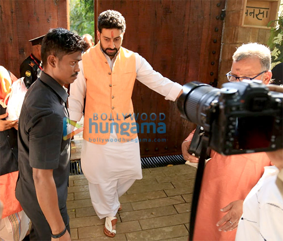 amitabh bachchan greets fans and media on his 76th birthday celebrations 005 2