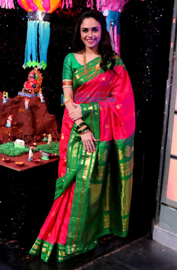 amruta khanvilkar snapped on sets of the show marathi super dancer 3