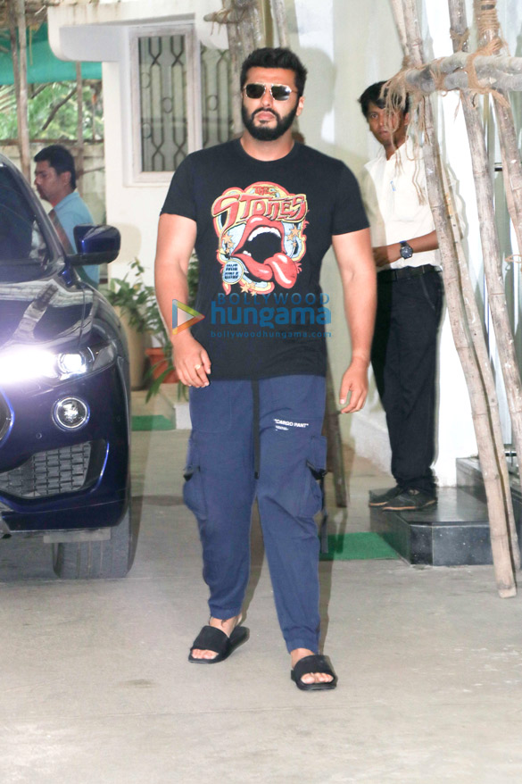 arjun kapoor and abhay deol spotted at sunny super sound in juhu 3