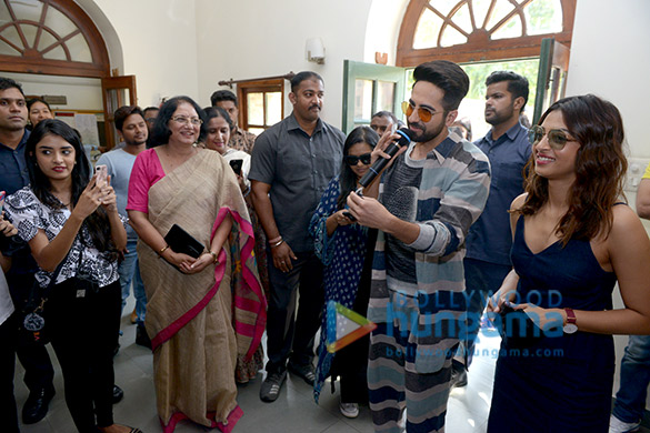 ayushmann khurrana and radhika apte snapped promoting their film andhadhun in delhi college 3