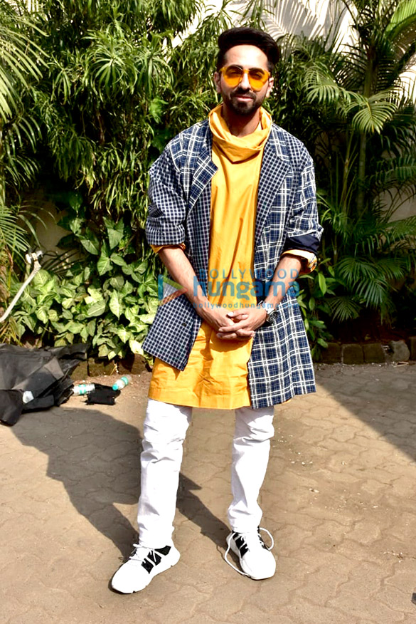 ayushmann khurrana and sanya malhotra spotted in bandra 4