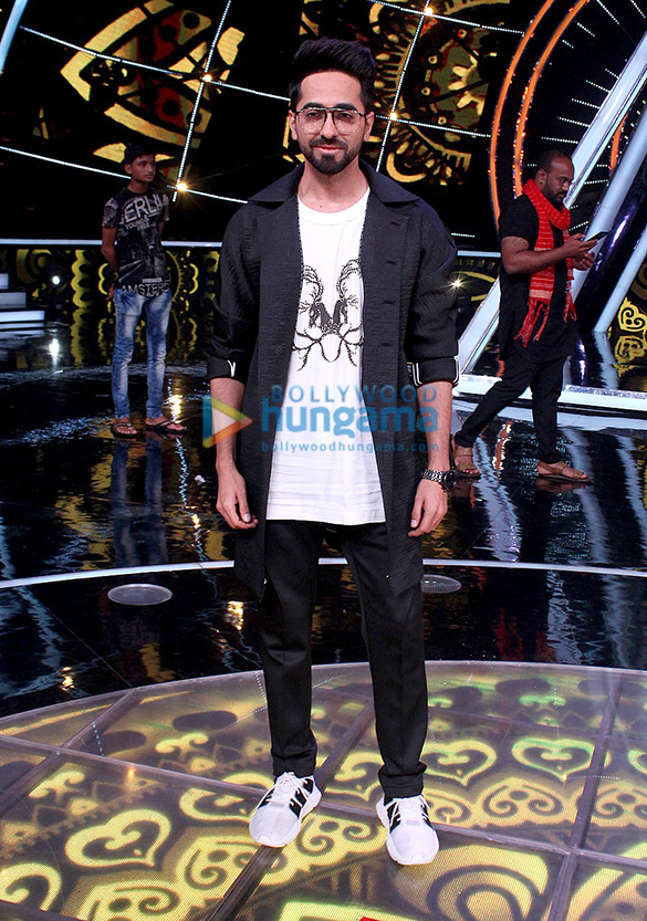 ayushmann khurrana snapped on sets of indian idol 1
