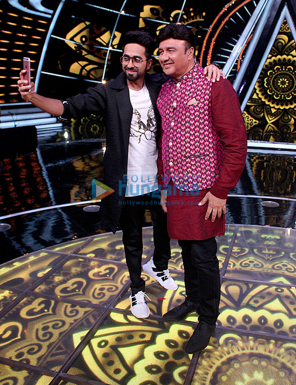 ayushmann khurrana snapped on sets of indian idol 3