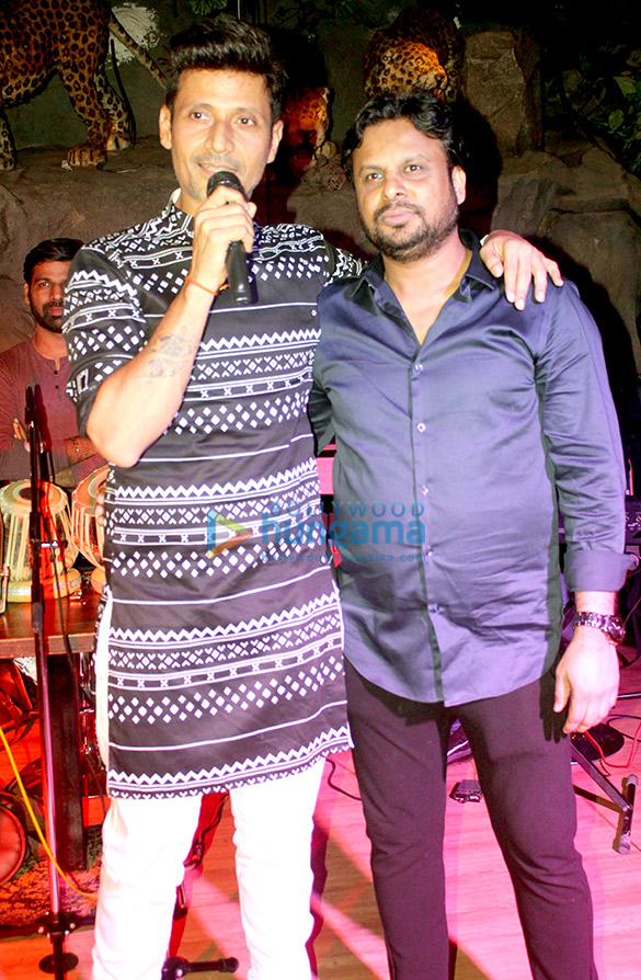 bhushan kumar varun sharma sonu nigam and others snapped at kumaars birthday celebrations 8