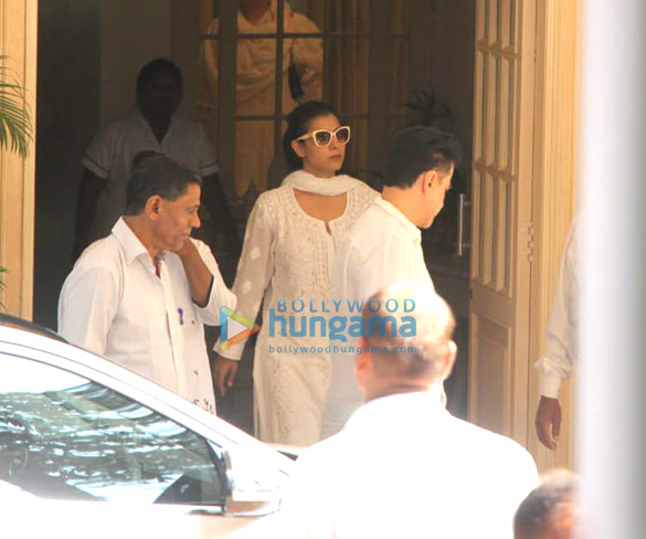 celebs arrive at krishna raj kapoors residence to pay their last respects 1