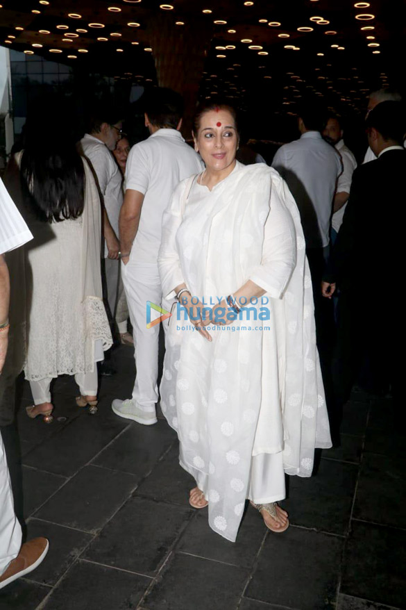 celebs attend the prayer meet of late krishna raj kapoor at sahara star hotel 01 9