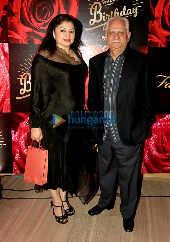 celebs grace farhan furniturewalas birthday bash 11