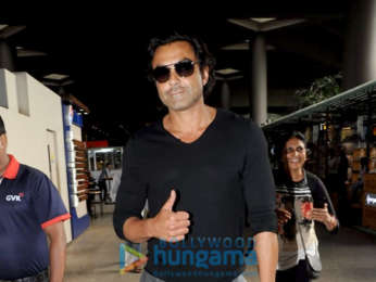 Deepika Padukone, Kartik Aaryan and others snapped at the airport