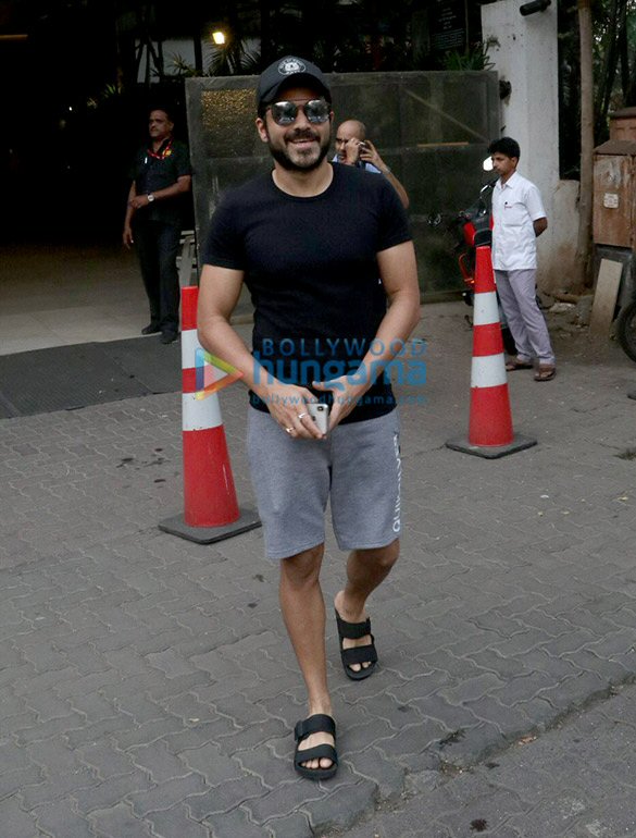 emraan hashmi spotted at otters club in bandra 1