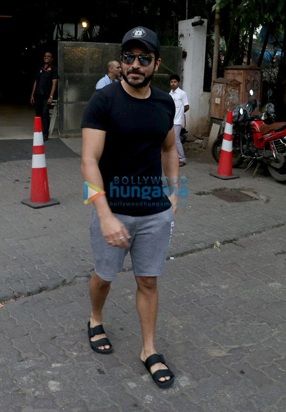 emraan hashmi spotted at otters club in bandra 3