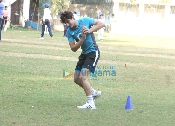 Ibrahim Ali Khan spotted in Bandra playing cricket