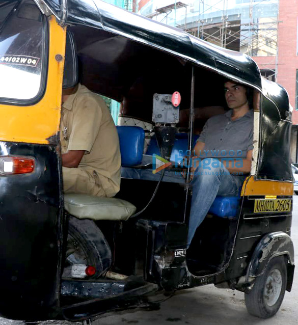 imtiaz ali snapped taking in a rickshaw ride in juhu 2