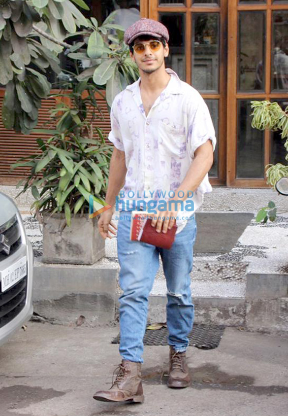 ishaan khatter spotted at a cafe in bandra 3