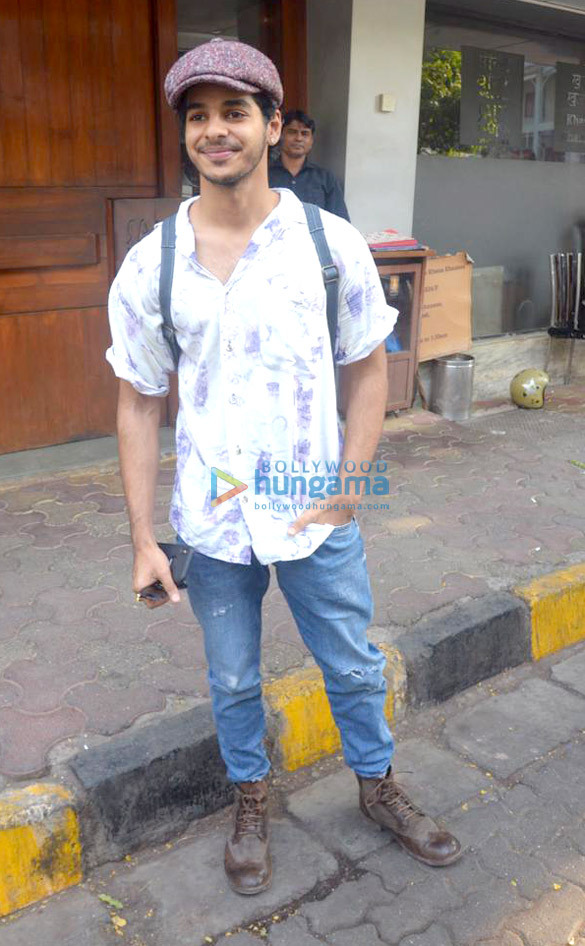 janhvi kapoor and ishaan khatter spotted in bandra 5