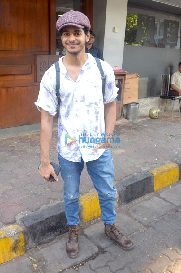 janhvi kapoor and ishaan khatter spotted in bandra 6