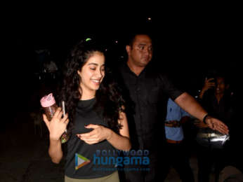 Janhvi Kapoor snapped in Juhu
