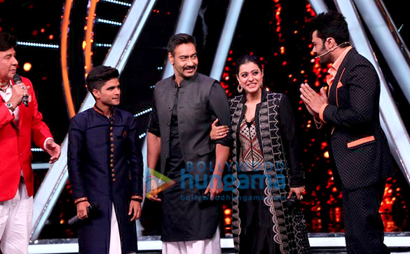 Kajol and Ajay Devgn snapped promoting Helicopter Eela on the sets of Indian Idol 10 Kajol and Ajay Devgn snapped promoting Helicopter Eela on the sets of Indian Idol 10