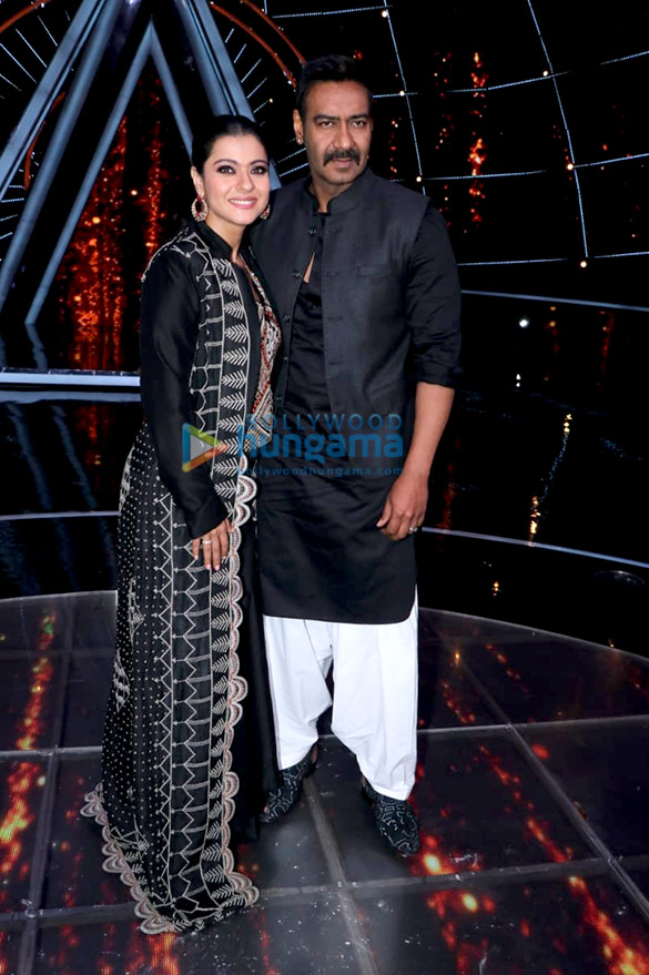 kajol and ajay devgn snapped promoting helicopter eela on the sets of indian idol 101 2