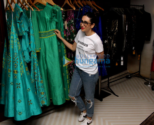 karisma kapoor snapped at surily goels store 3