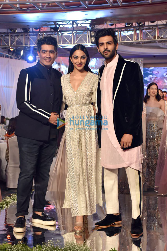 kiara advani kartik aaryan janhvi kapoor and others walk the ramp for manish malhotras fashion show 1