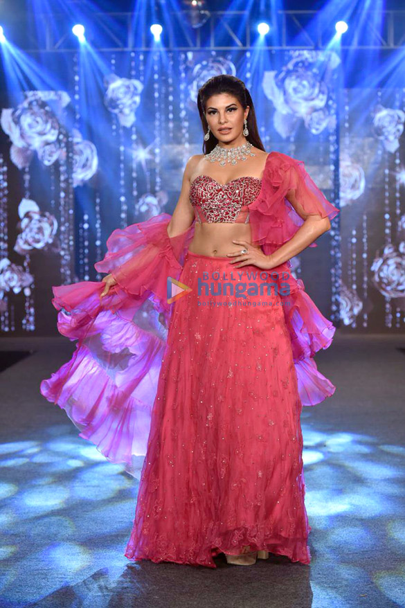malaika arora jacqueline fernandez and sonal chauhan walks the ramp at the wedding junction fashion show 2