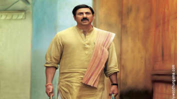 First Look Of The Movie Mohalla Assi