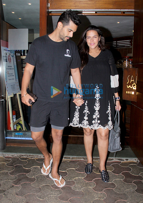 neha dhupia and angad bedi spotted at salt water 3