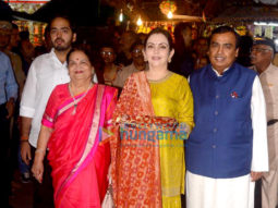 Nita Ambani and Mukesh Ambani snapped visiting Siddhivinayak temple