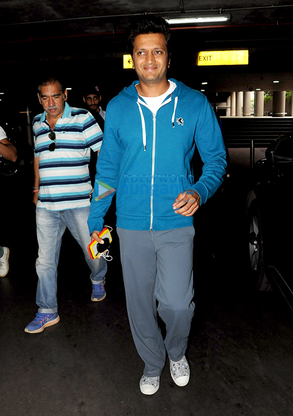 ranveer singh deepika padukone and others snapped at the airport 5