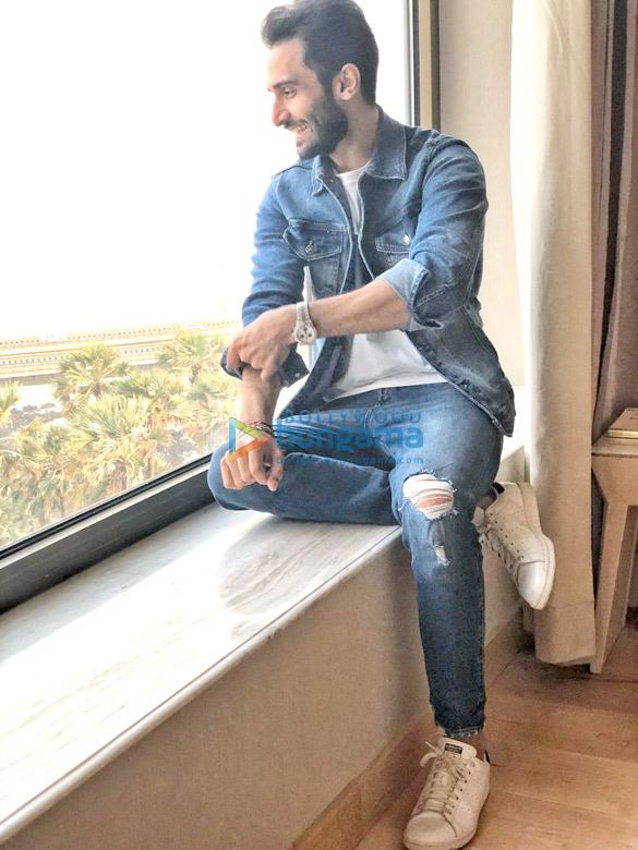 rohan mehra snapped promoting the film baazaar 5
