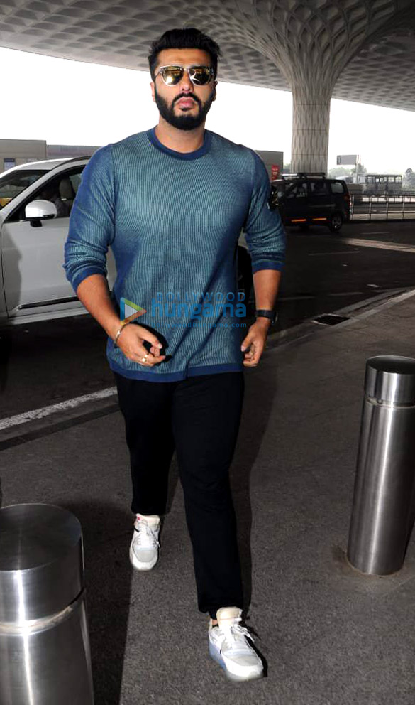 shah rukh khan parineeti chopra arjun kapoor others snapped at the airport 3
