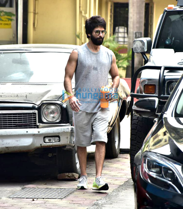 shahid kapoor snapped at a gym in mumbai 1