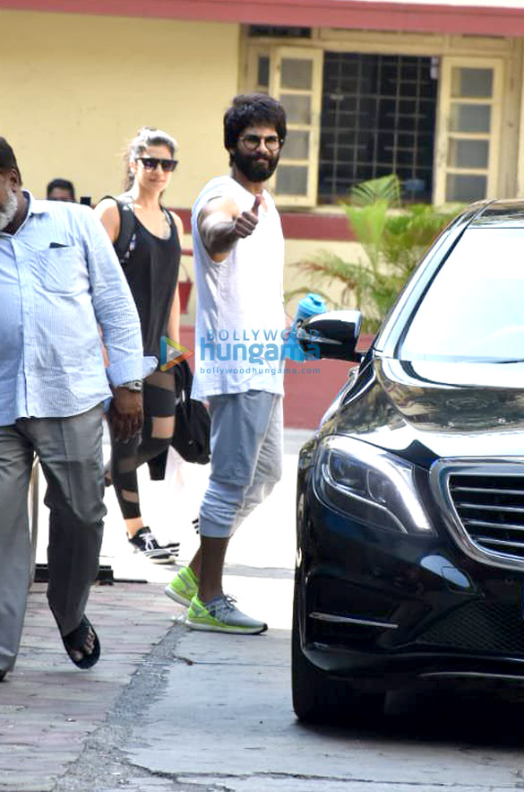 shahid kapoor snapped at the gym 6 3