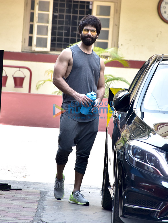 shahid kapoor snapped outside the gym 1
